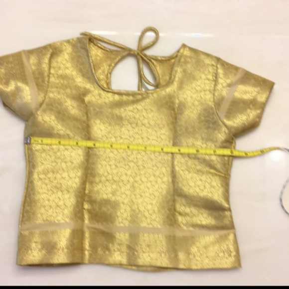 Beautiful silk lahnga and top for 3 to 5 years girl - Picture 4 of 5